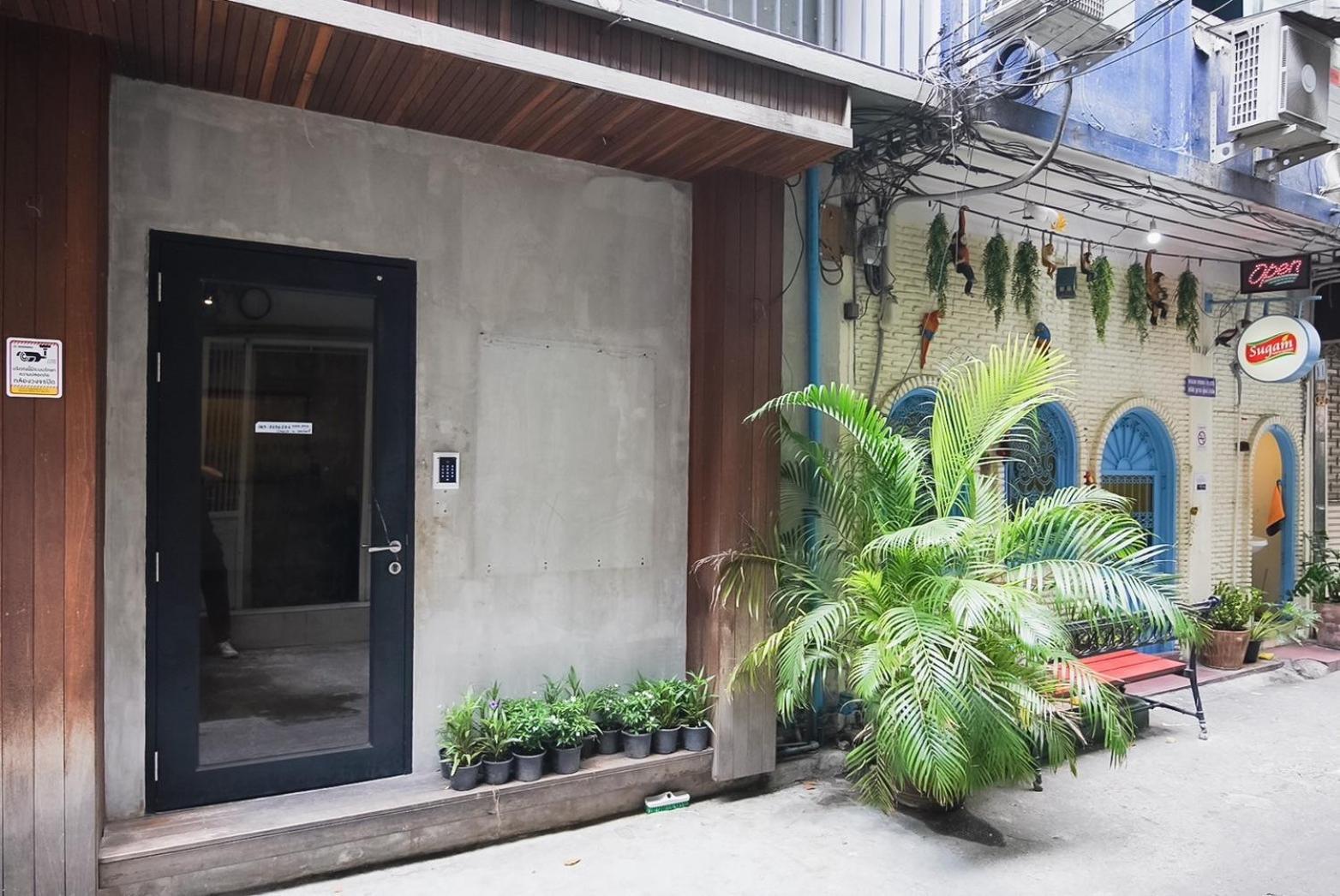 Z โกอินน์ สีลม - สถานีรถไฟฟ้าเซนต์หลุยส์ Go Inn Silom Bangkok Zewnętrze zdjęcie